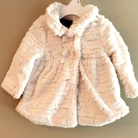 Super soft ivory faux fur coat with bow detail - Picture 1 of 6